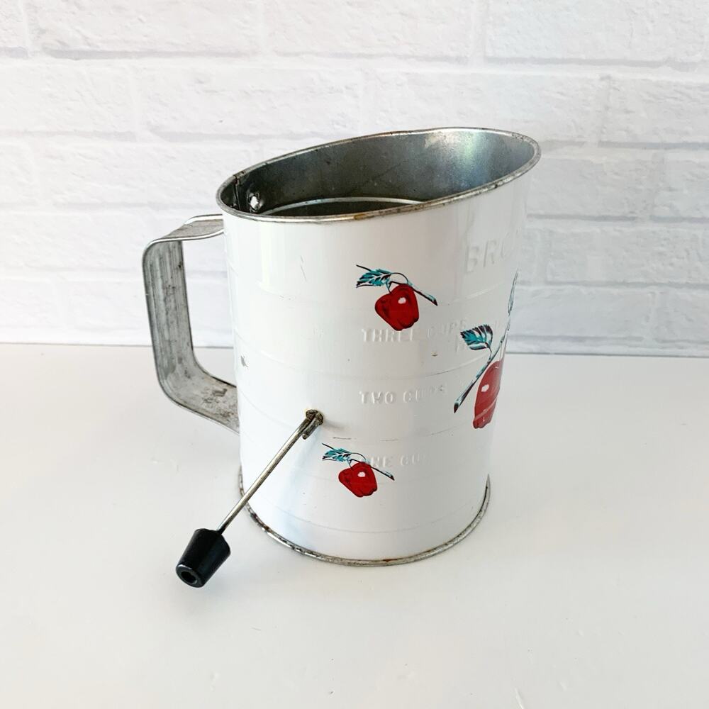 Vintage Bromwell's 3 Cup Flour Sifter Red Apple Design White Wood Knob Grandma